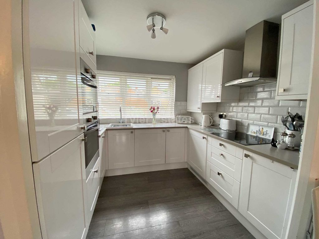 1 bed flat for sale in Crouch Street, Noak Bridge SS15 Zoopla