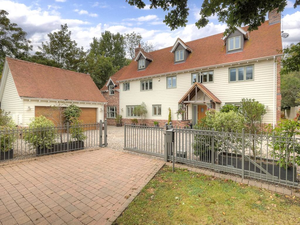 6 bed detached house for sale in Green Lane, BurnhamOnCrouch CM0, £