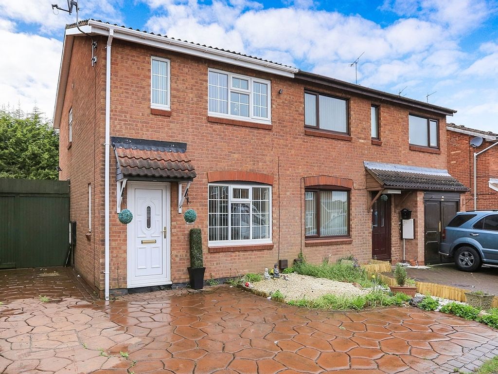 3 bed semidetached house to rent in Canterbury Drive, Perton