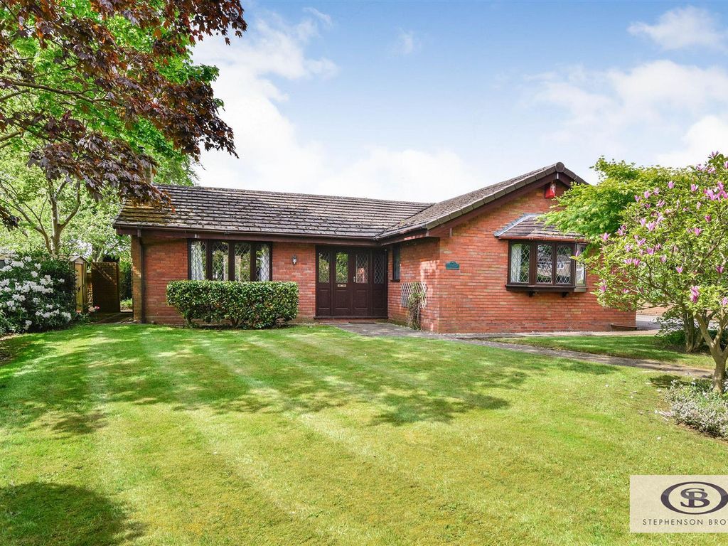 4 bed property for sale in Clayton Road, Clayton, NewcastleUnderLyme