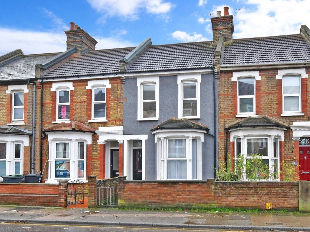 3 bed terraced house to rent in Old Road West, Northfleet, Gravesend
