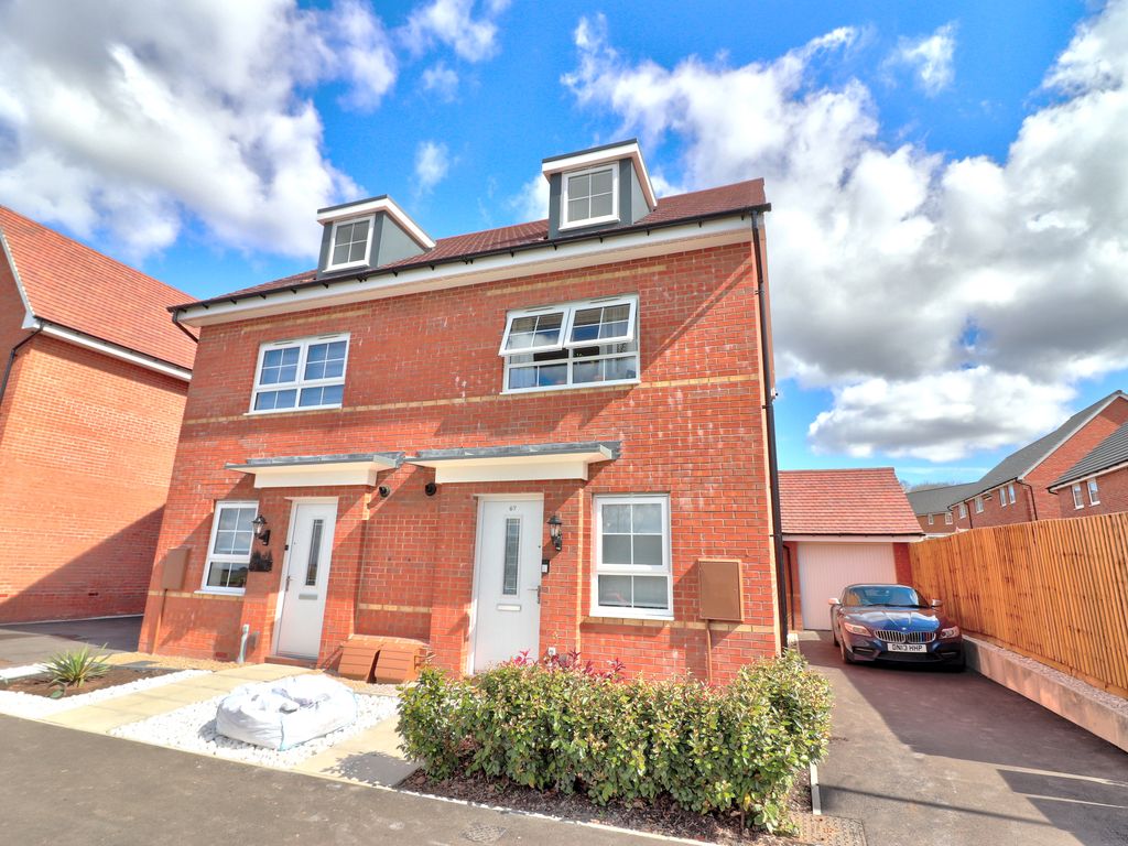 4 bed semidetached house for sale in Trent Way, Mickleover, Derby DE3