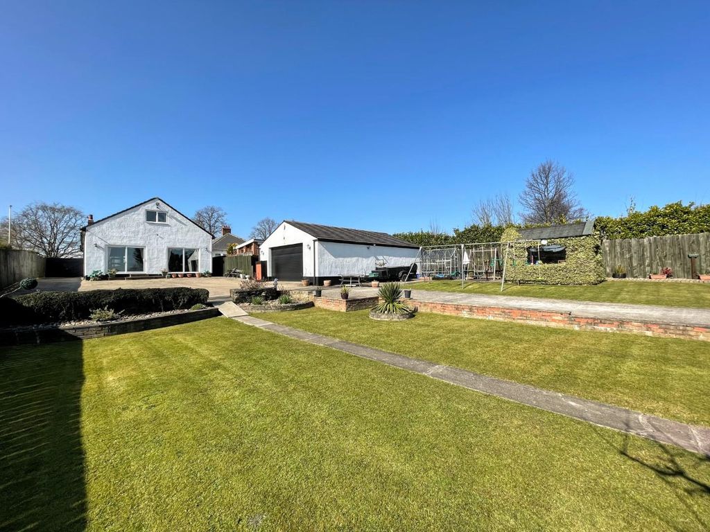 3 bed detached bungalow for sale in Beaumont Hill, Darlington DL1, £