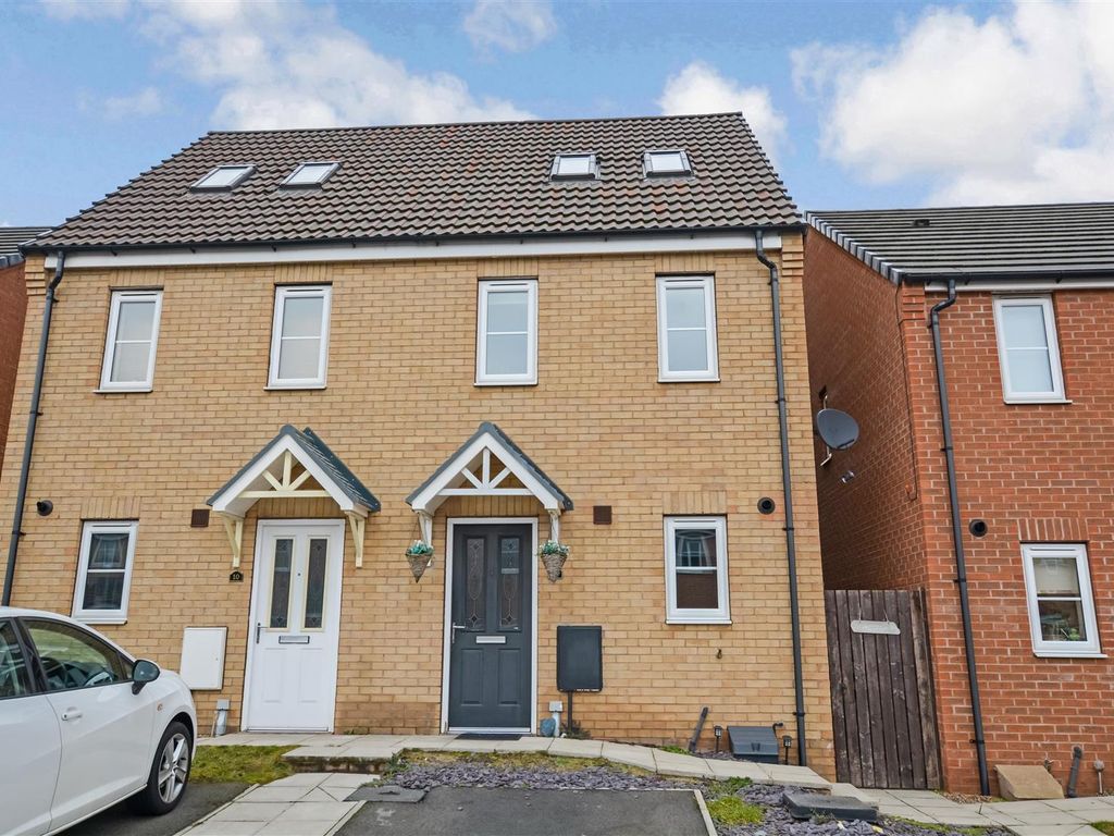 3 bed semidetached house to rent in Dotterel Drive, Scunthorpe DN16, £