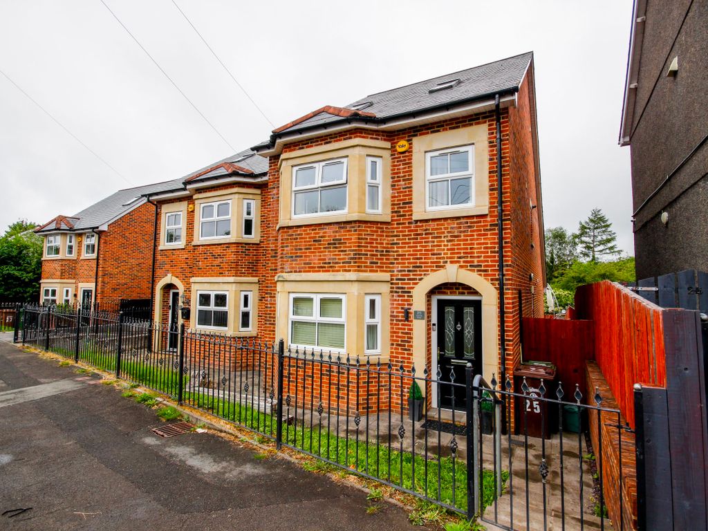 4 bed detached house for sale in Victoria Road, Fleur De Lis, Blackwood