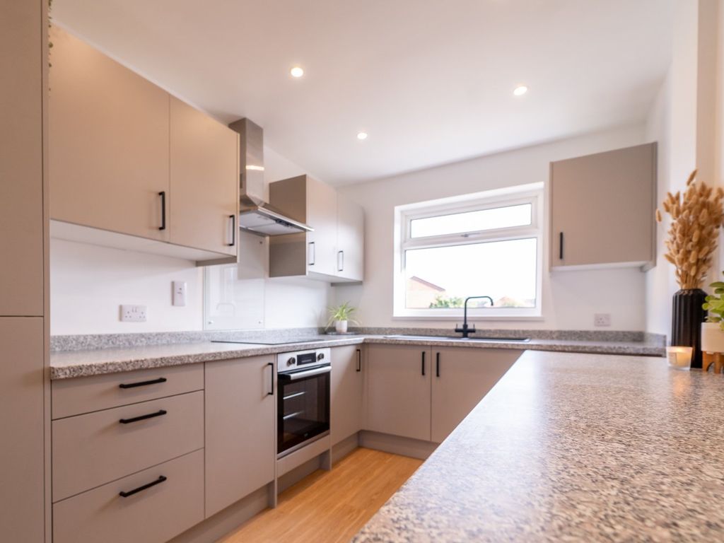 3 bed semidetached house for sale in Martin Close, Bradwell, Great