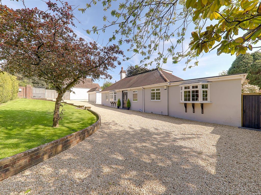 4 bed chalet for sale in Arundel Road, Worthing BN13, £650,000 Zoopla