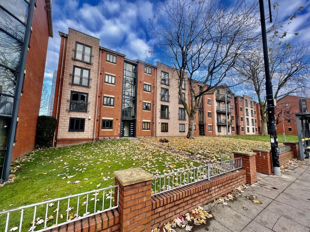 2 bed flat to rent in Stretford Road, Manchester M15 Zoopla