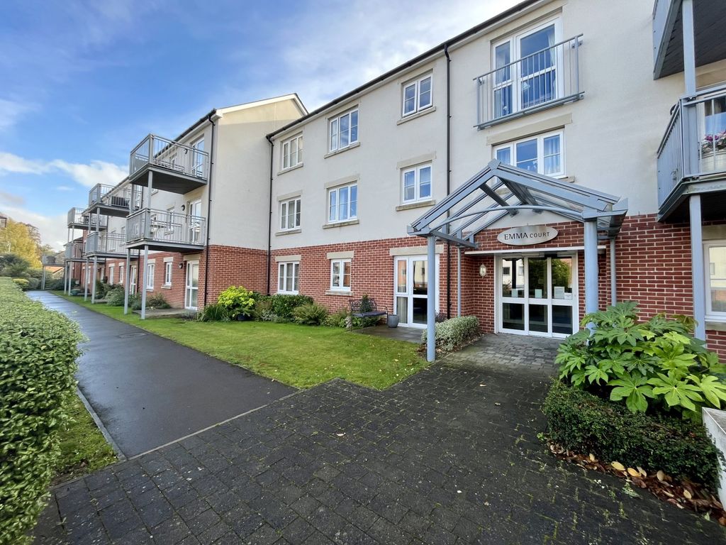 1 bed flat for sale in Emma Court, Southern Road, Basingstoke RG21, £