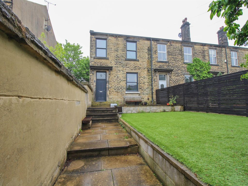 4 bed end terrace house for sale in Moorfields, Bramley LS13 Zoopla