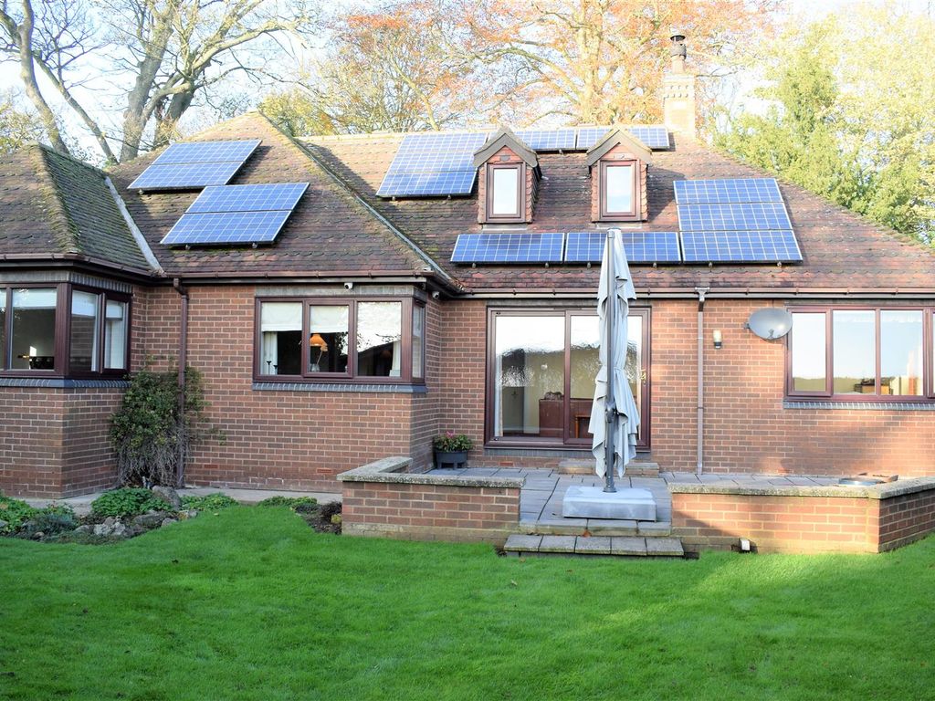 3 bed bungalow for sale in Old Vicarage Drive, Appleby, Scunthorpe DN15