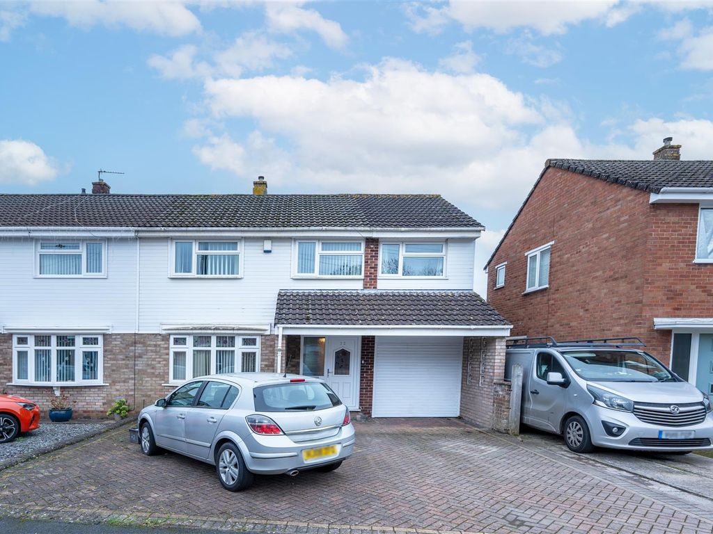 4 bed semidetached house for sale in Harrington Road, Stockwood
