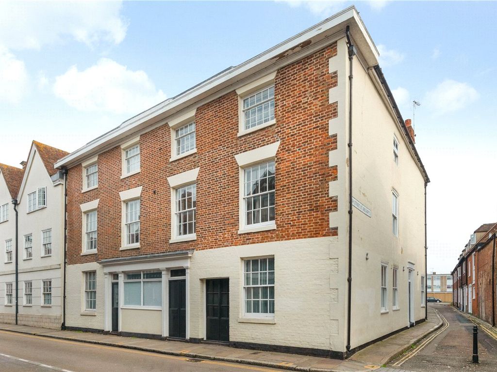 2 bed flat to rent in High Street St. Gregorys, Canterbury, Kent CT1