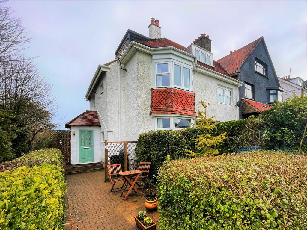 4 bed to rent in Droveway Gardens, St. Margarets Bay, Dover