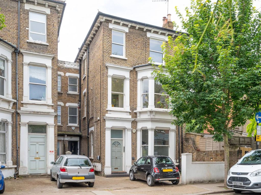 2 bed flat for sale in Blythe Road W14, Brook Green, London,, £825,000