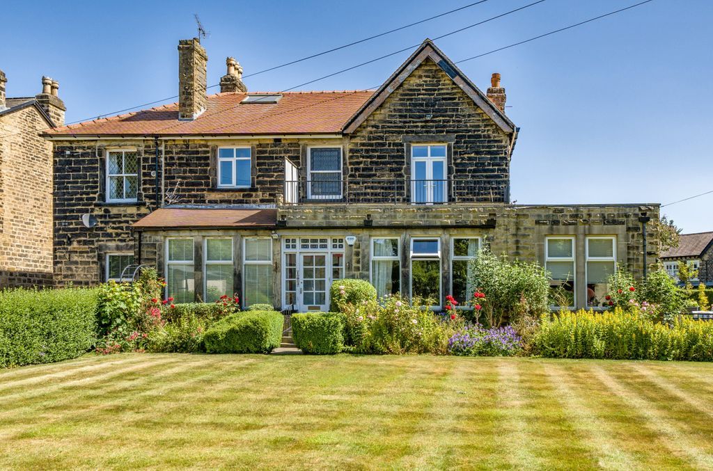 3 bed flat for sale in Old Park Road, Roundhay, Leeds LS8 Zoopla