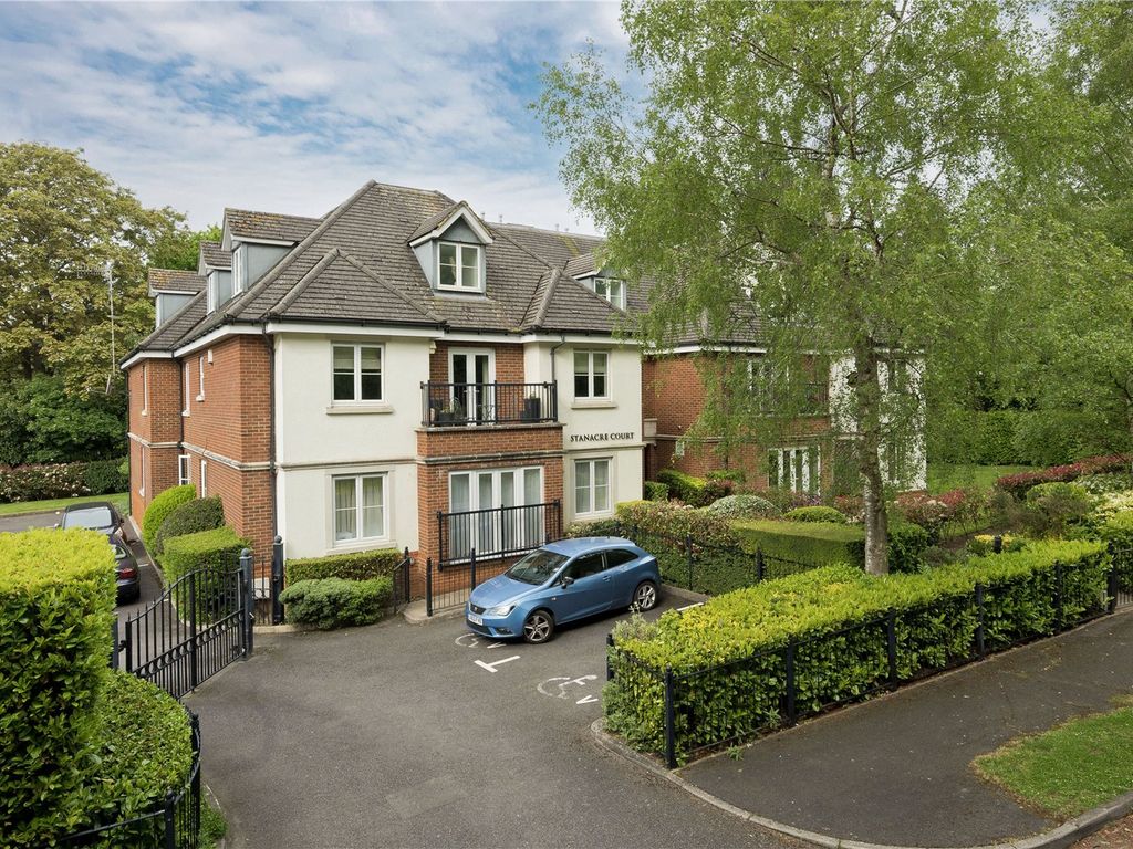 2 bed flat to rent in St. Monicas Road, Kingswood, Tadworth, Surrey