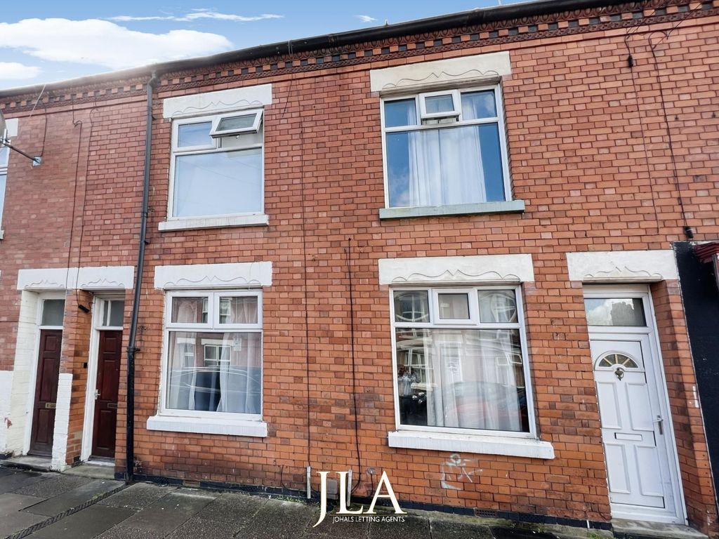 3 bed terraced house to rent in Browning Street, Leicester LE3, £1,100