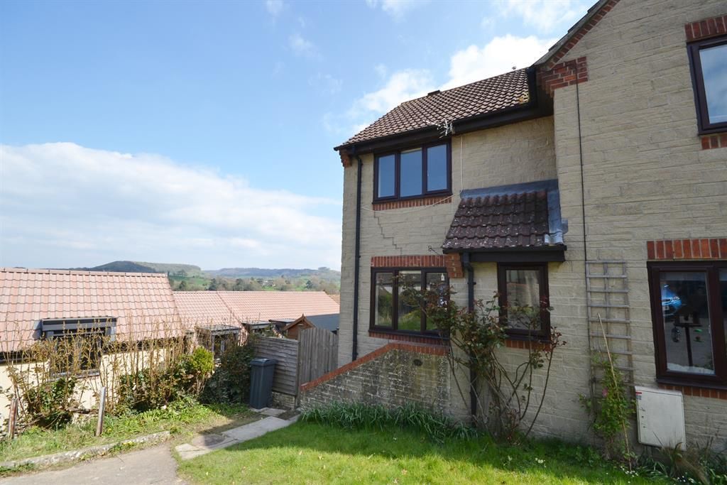 2 bed end terrace house to rent in Weavers Close, Dursley GL11, £900