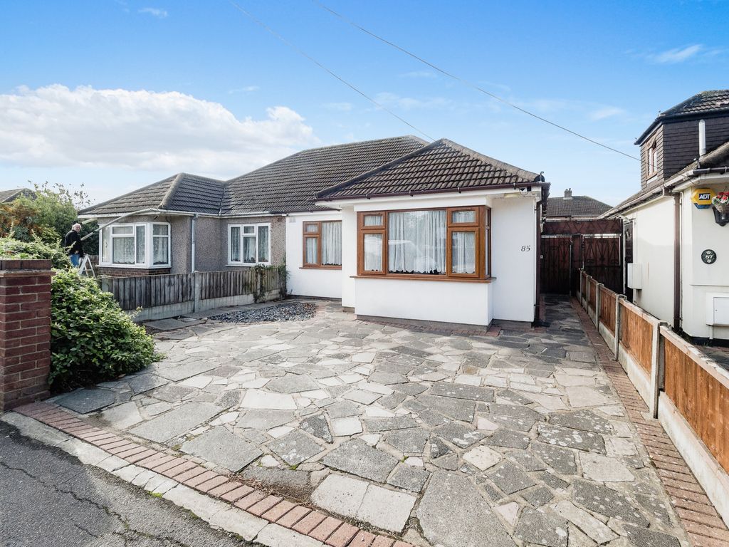 2 bed bungalow for sale in Ford Lane, Rainham RM13, £400,000 Zoopla