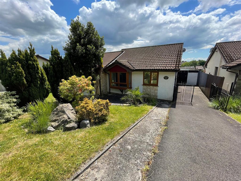2 bed semidetached bungalow for sale in Oakhill Park, Skewen, Neath