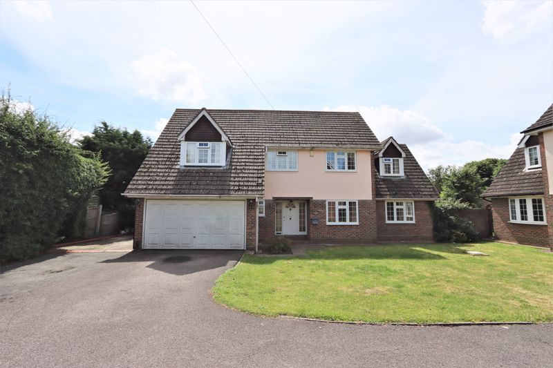 4 bed detached house for sale in Ingleby Gardens, Chigwell IG7, £