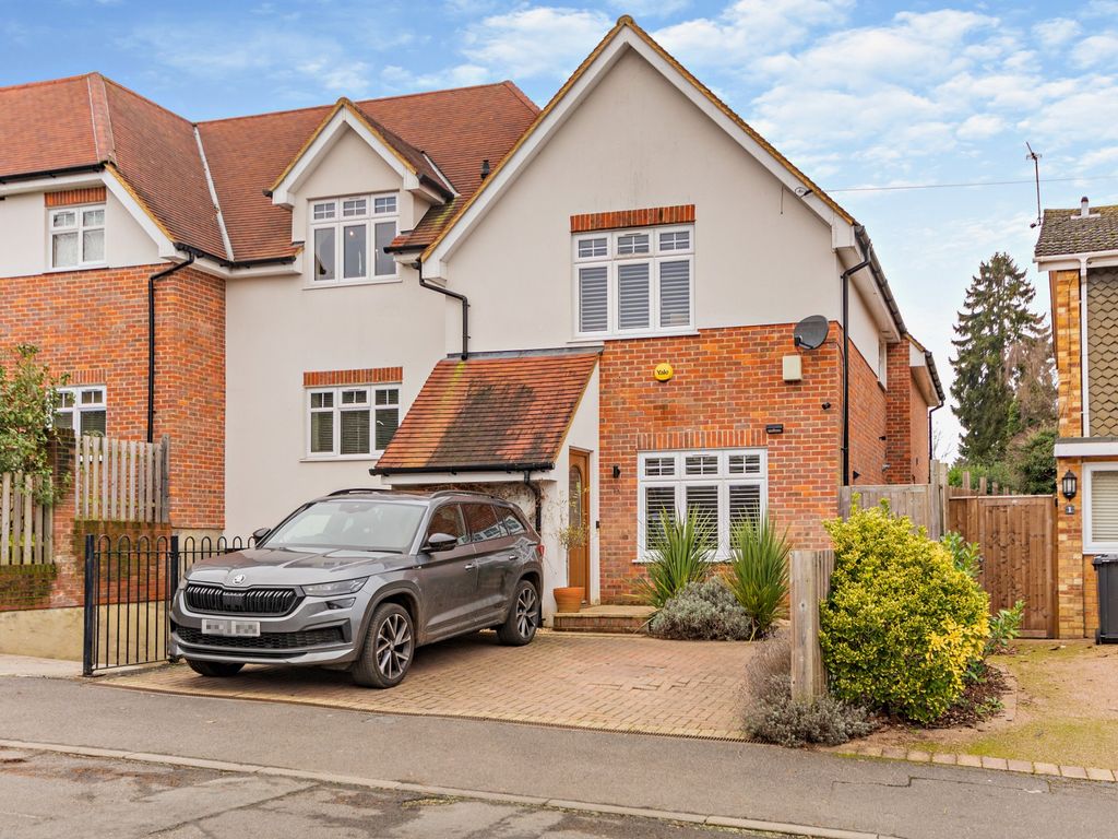 3 bed semidetached house for sale in St. Nicholas Close, Little Chalfont, Amersham HP7, £