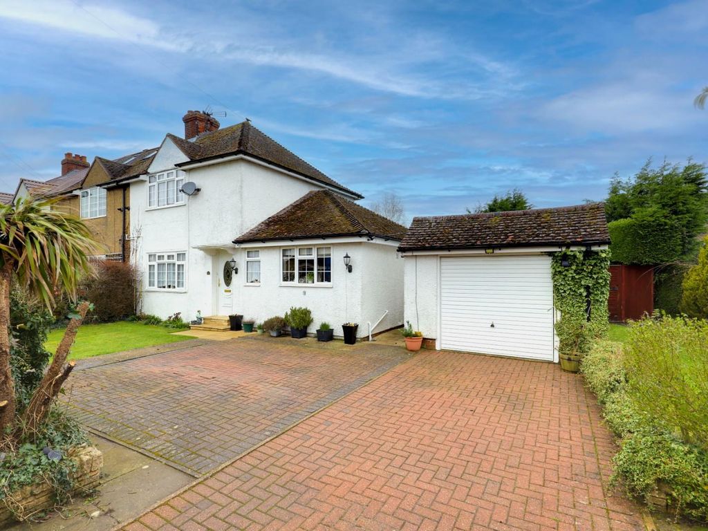 3 bed end terrace house for sale in The Crescent, Cottered, Buntingford