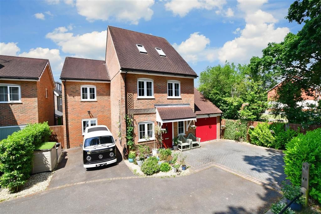 4 bed detached house for sale in Heydon Way, Horsham, West Sussex RH12