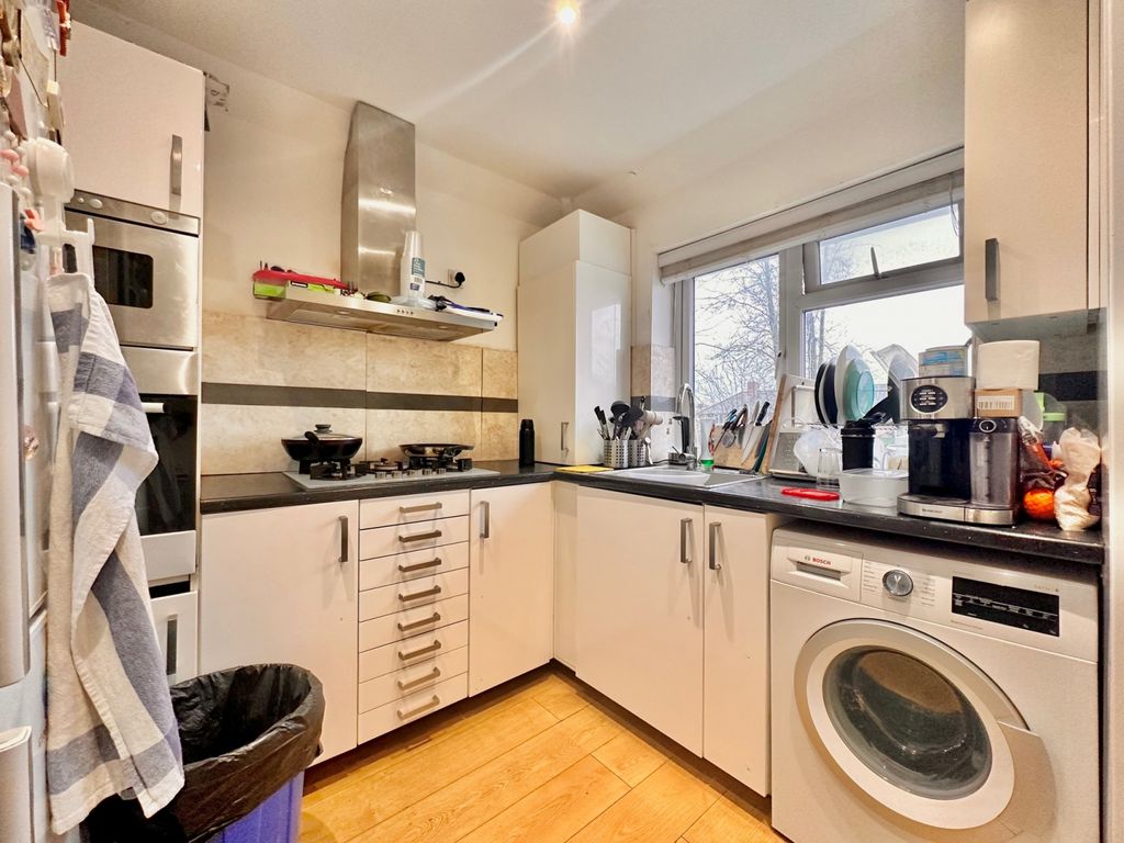 3 bed flat to rent in Morden Hall Road, Morden SM4 Zoopla