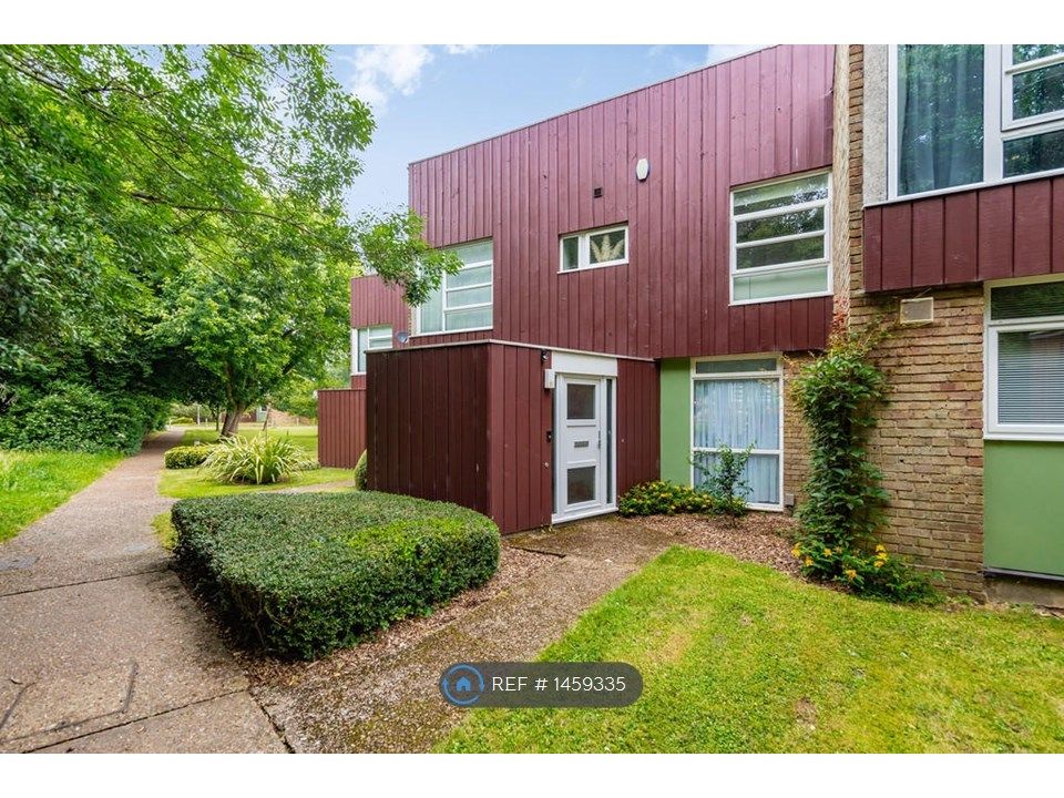 4 bed detached house to rent in Punch Croft, New Ash Green, Longfield