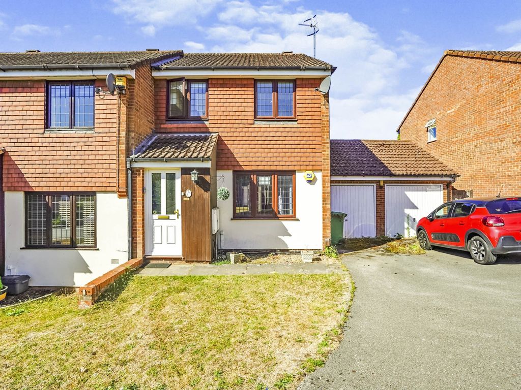 3 bed end terrace house for sale in The Foxgloves, Hemel Hempstead HP1