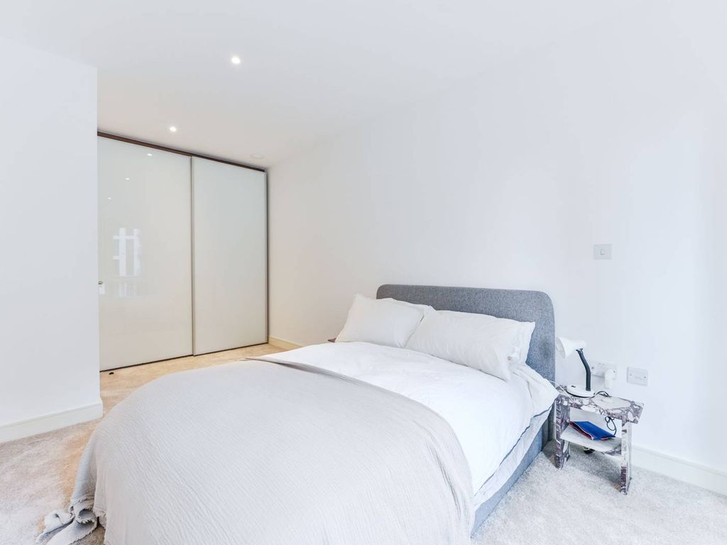 1 bed flat for sale in Trafalgar House, Battersea Reach, Battersea