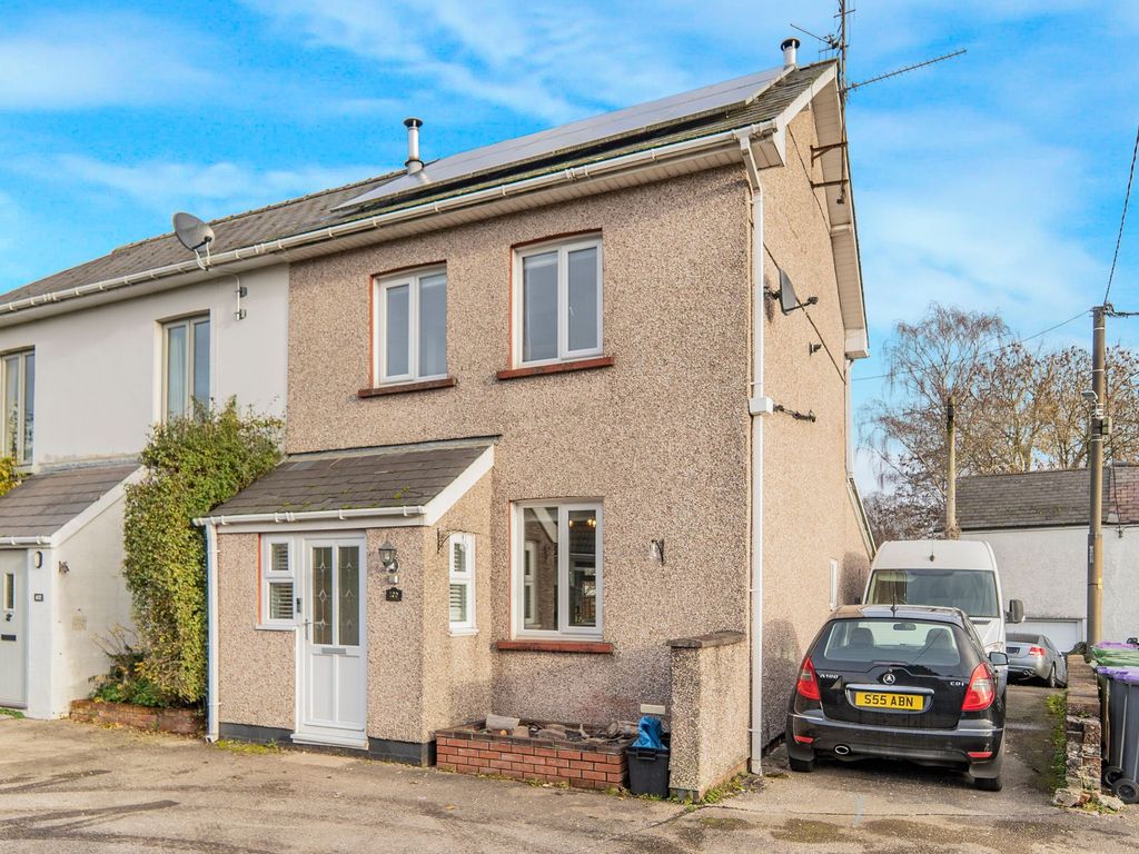 2 bed semidetached house for sale in The Highway, New Inn NP4, £