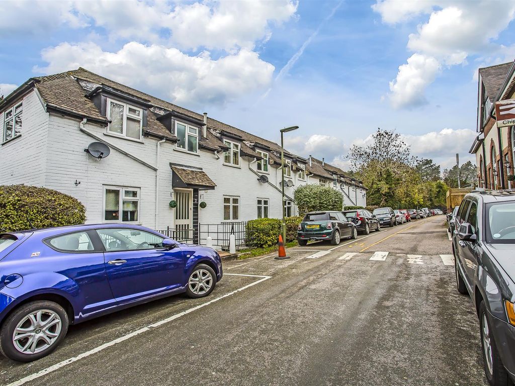 1 bed to rent in Station Approach, Chipstead, Coulsdon CR5