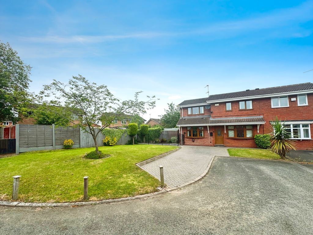 4 bed semidetached house for sale in Warmley Close, Wolverhampton WV6