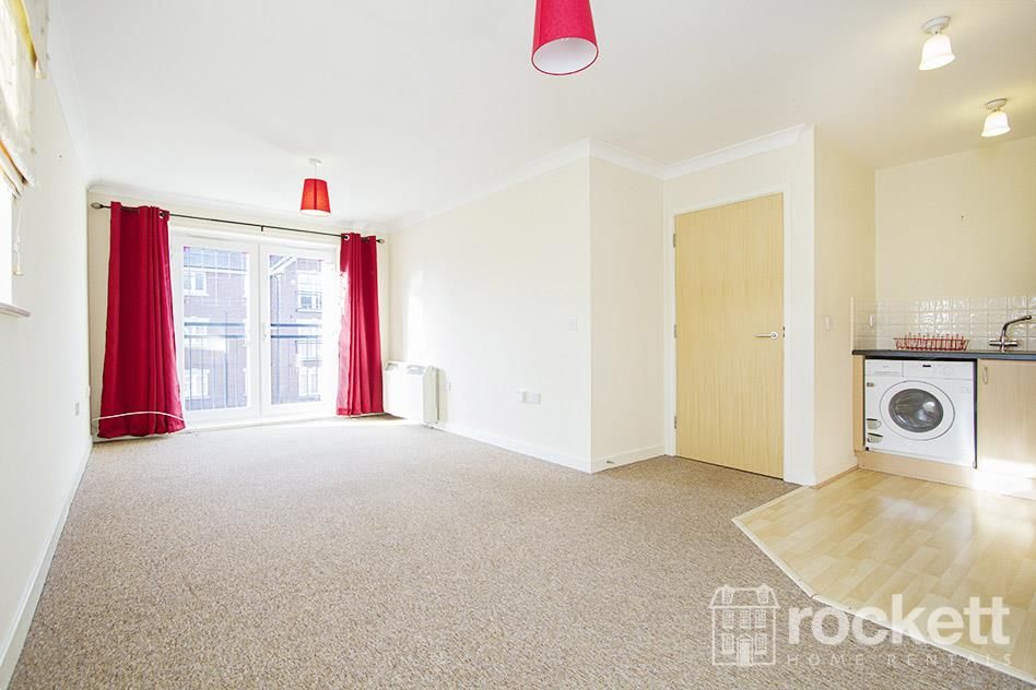 2 bed flat to rent in Second Avenue, Porthill, Newcastle Under Lyme