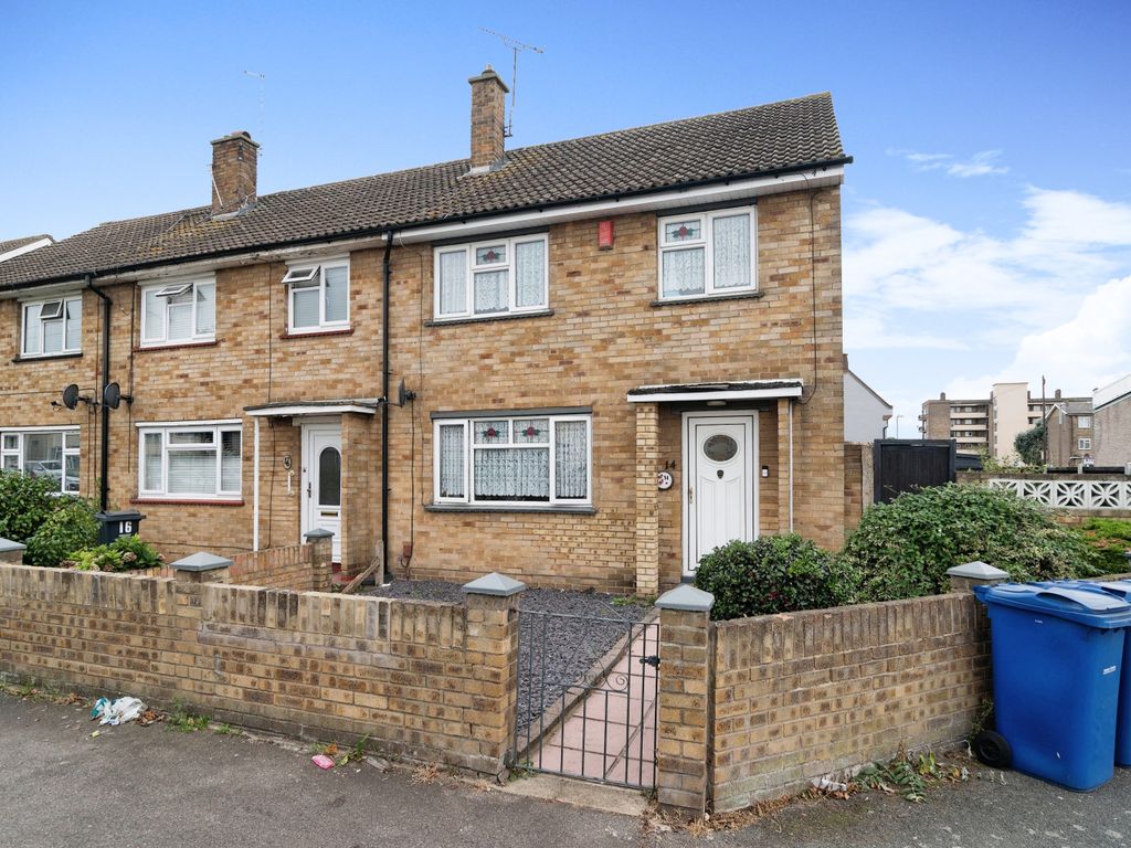 3 bed end terrace house for sale in Newton Road, Tilbury RM18, £350,000