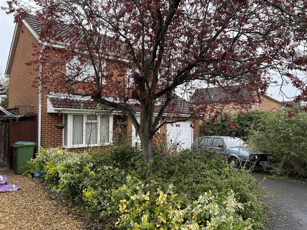 3 bed detached house for sale in Pennycress, Locks Heath, Southampton SO31, £360,000 Zoopla