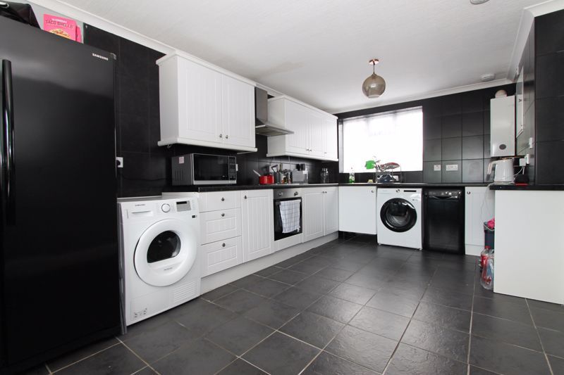3 bed flat for sale in Newstead Court, Byron Way, Northolt UB5 Zoopla