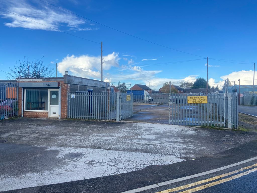 Land to let in Lowmoor Road, KirkbyInAshfield, Nottingham NG17, £