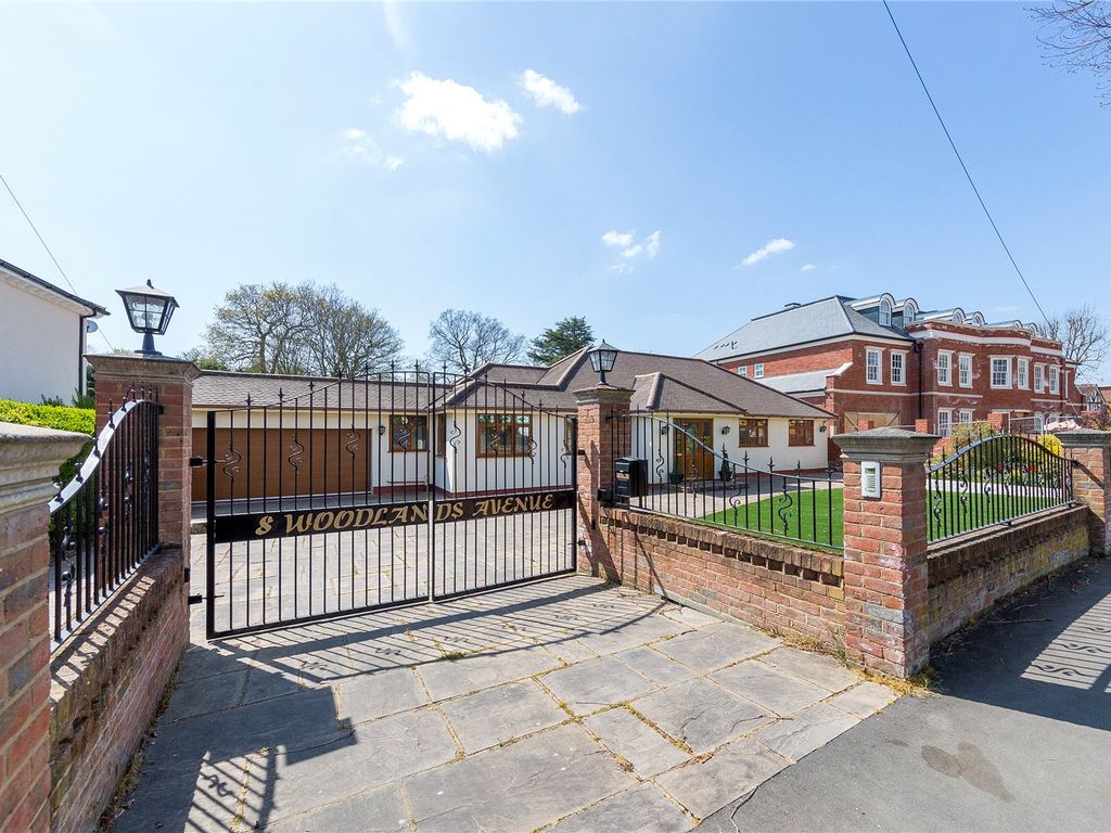 4 bed detached bungalow for sale in Woodlands Avenue, Emerson Park RM11