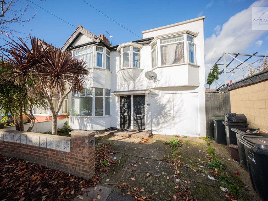 2 bed for sale in Rosemary Avenue, Edmonton, London N9, £