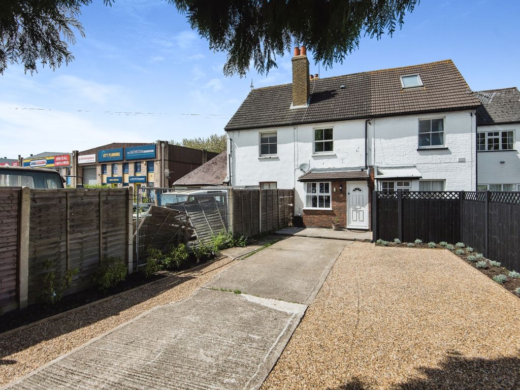 3 bed detached house for sale in Hamm Moor Lane, Addlestone KT15 Zoopla