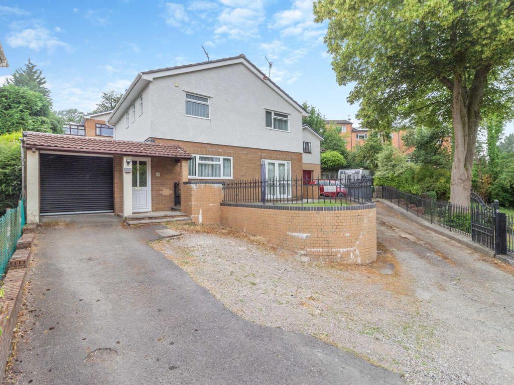 3 bed detached house for sale in Grove Close, Pontypool, Torfaen NP4