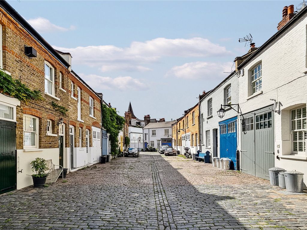 Kersley Mews, London SW11  