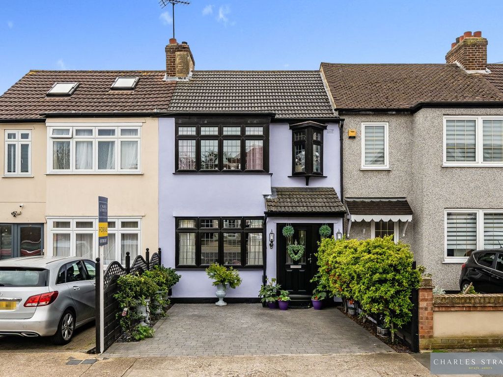 3 bed terraced house for sale in Mowbrays Road, Romford RM5 - Zoopla