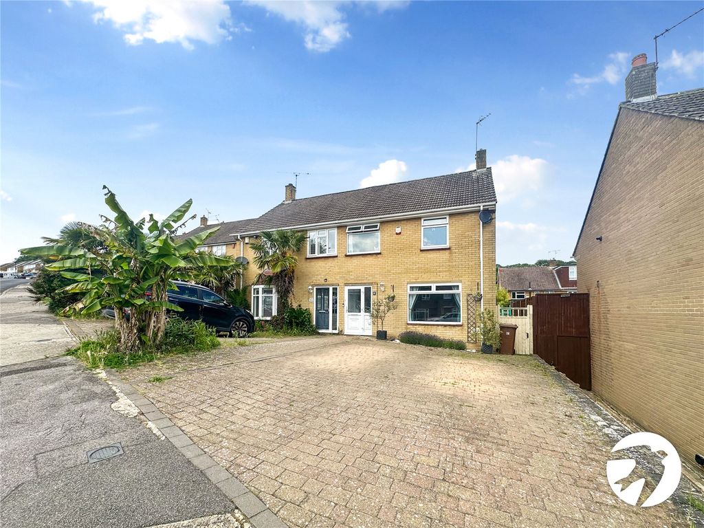 3 bed semidetached house for sale in Charles Drive, Cuxton, Rochester