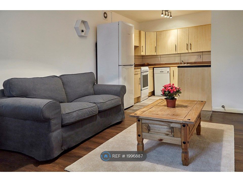 1 bed flat to rent in Staines Road, Hounslow TW3, £1,250 pcm Zoopla