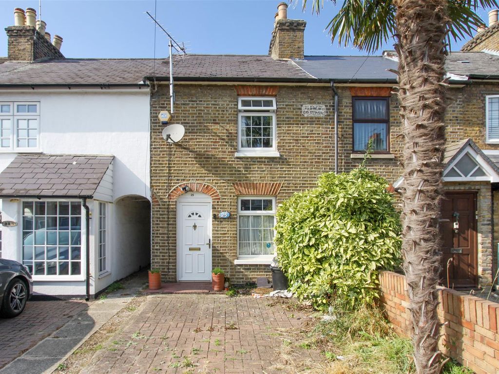 2 bed terraced house for sale in Heath Road, Hillingdon UB10, £425,000